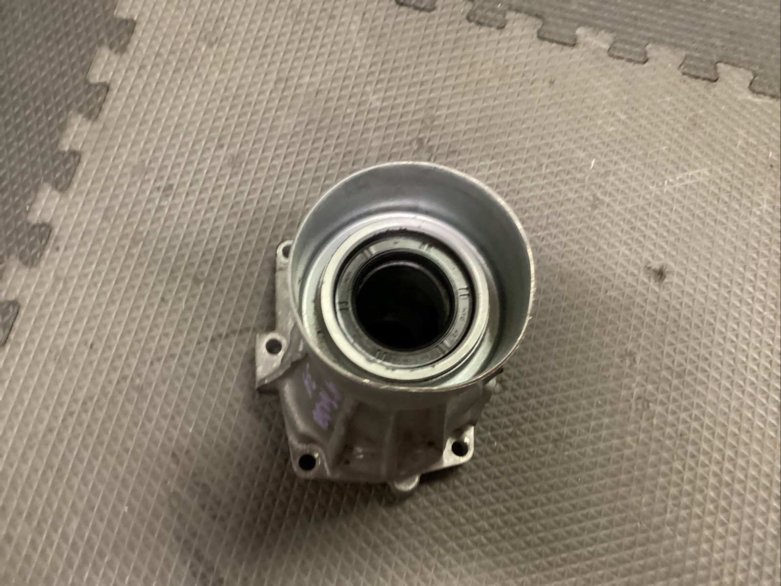2004-2006 TOYOTA TUNDRA AUTOMATIC TRANSMISION EXTENSION HOUSING OEM 35180-04010