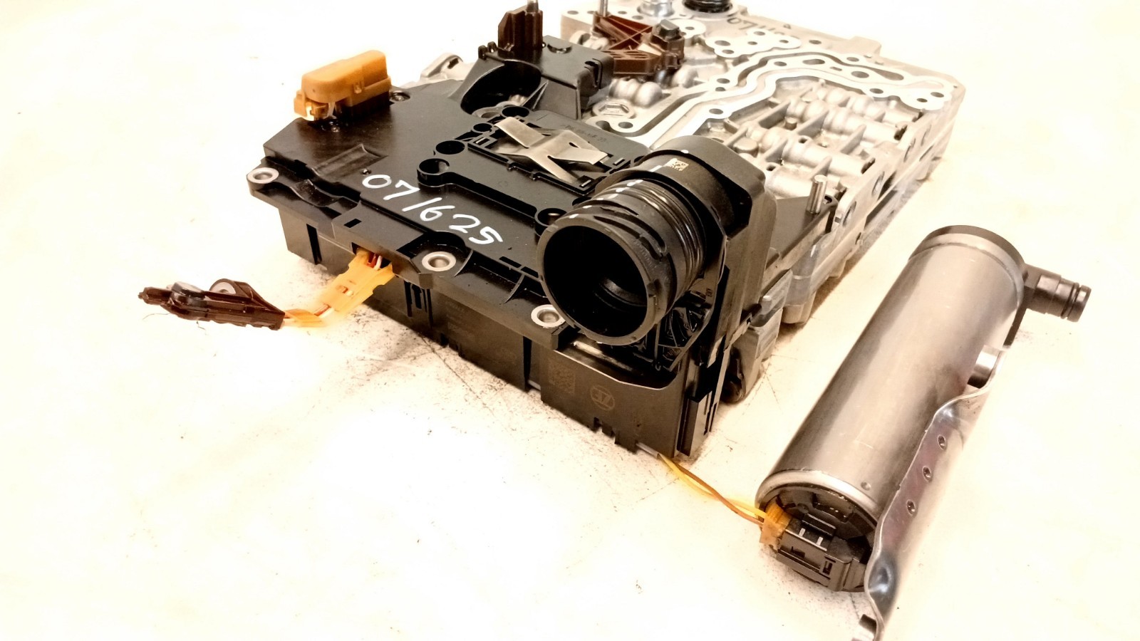 13-19 BMW F01 F02 750i 550i GT 650i A/T MECHATRONIC TRANSMISSION VALVE BODY 0716