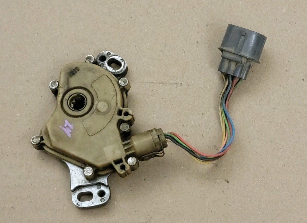 1999-2004 LAND ROVER DISCOVERY 2 NEUTRAL SAFETY SWITCH TRANSMISSION POSITION XYZ