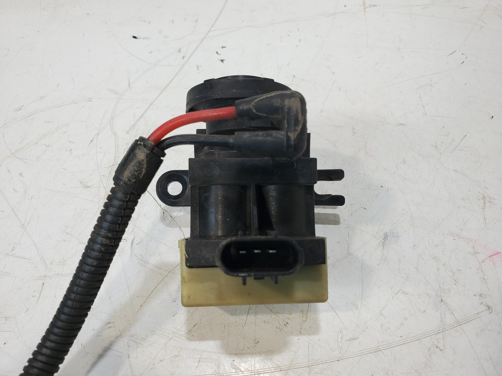 1999 – 2010 Ford F250 F350 Super Duty Hub Locking Solenoid F81A-9H465-BA