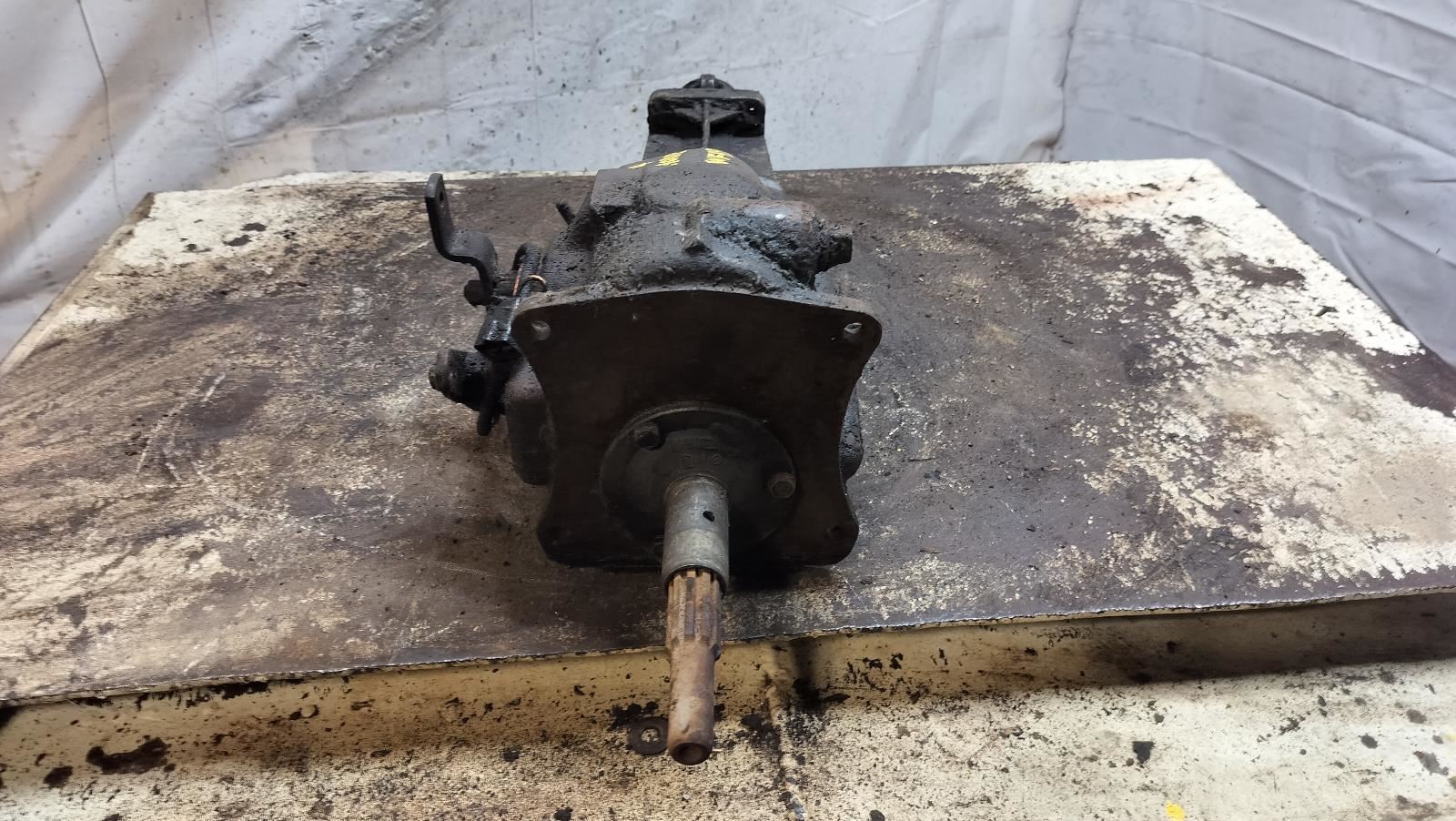 Manual Transmission 6 Bolt Cover Standard Duty Fits 73-76 GREMLIN 593418