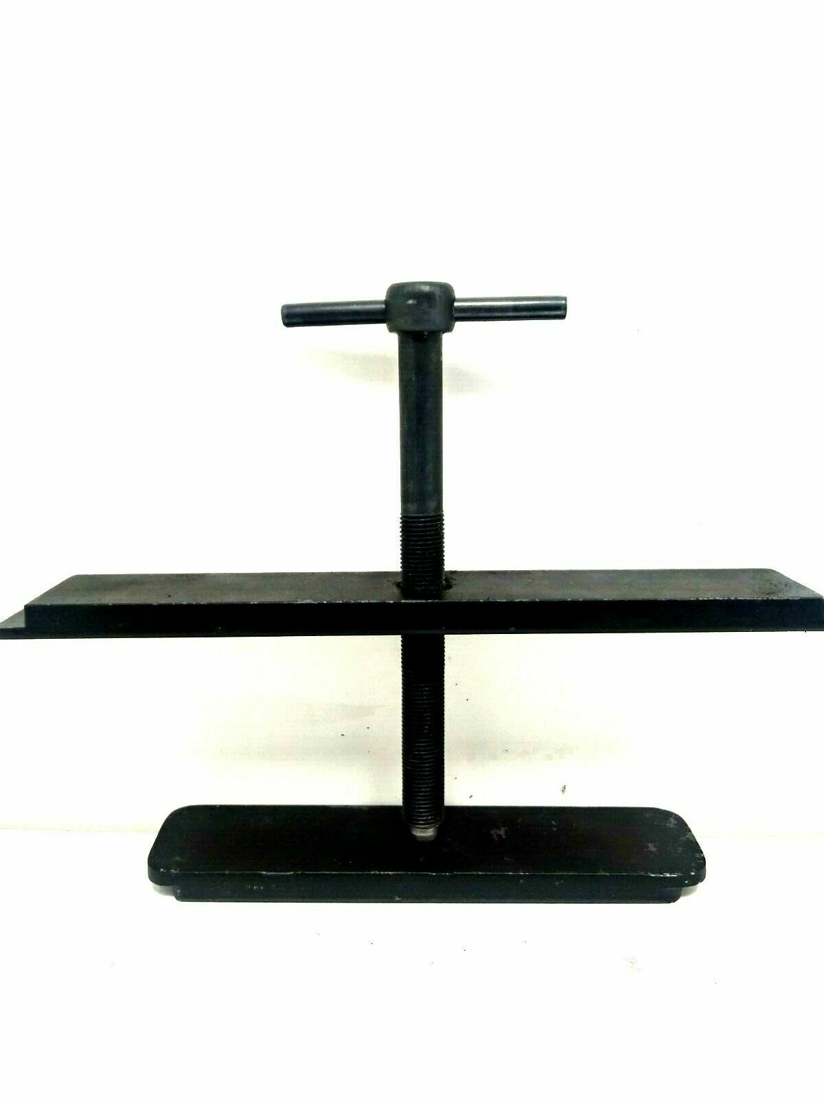 .A e4od 4r100 transmission tool overdrive spring compressor tool