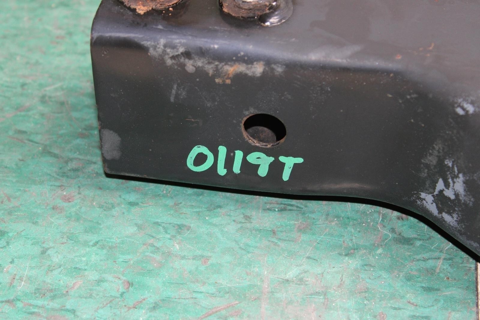 03-06 Avalanche 1500 Automatic Transmission Crossmember Support Cross Member WTY