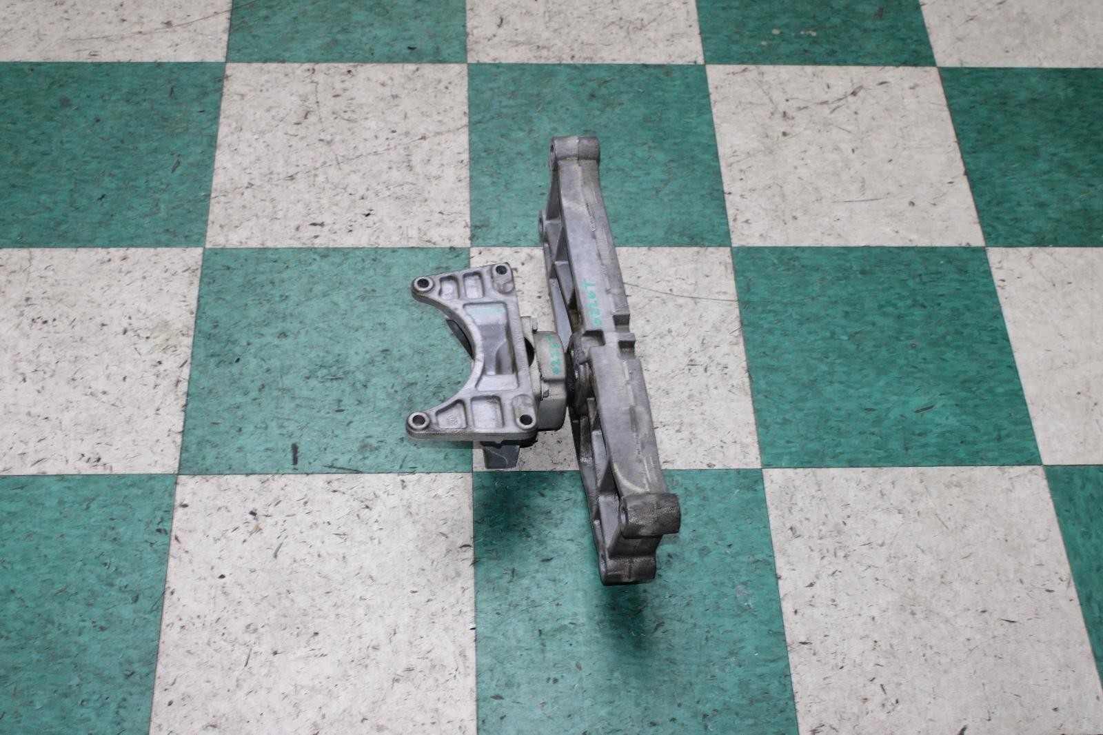 11-23 Chrysler 300 Automatic Auto Transmission Crossmember Mount Bracket OEM