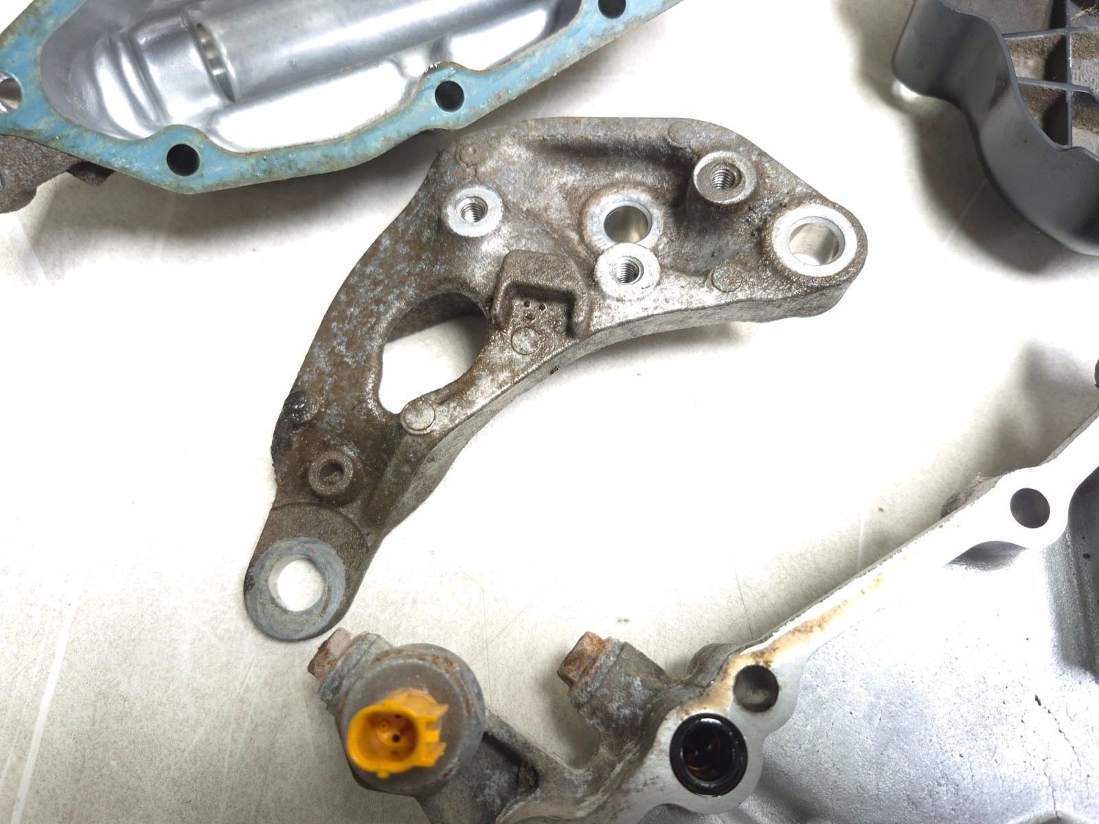 2013 Honda Fit 1.5L Automatic Transmission Cover & Bracket Driver Side Set OEM