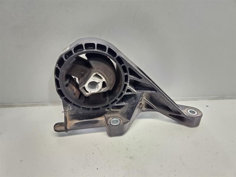 2011 Chevrolet Cruze (1.4L / AT) Front Transmission Mount PN: 13268880