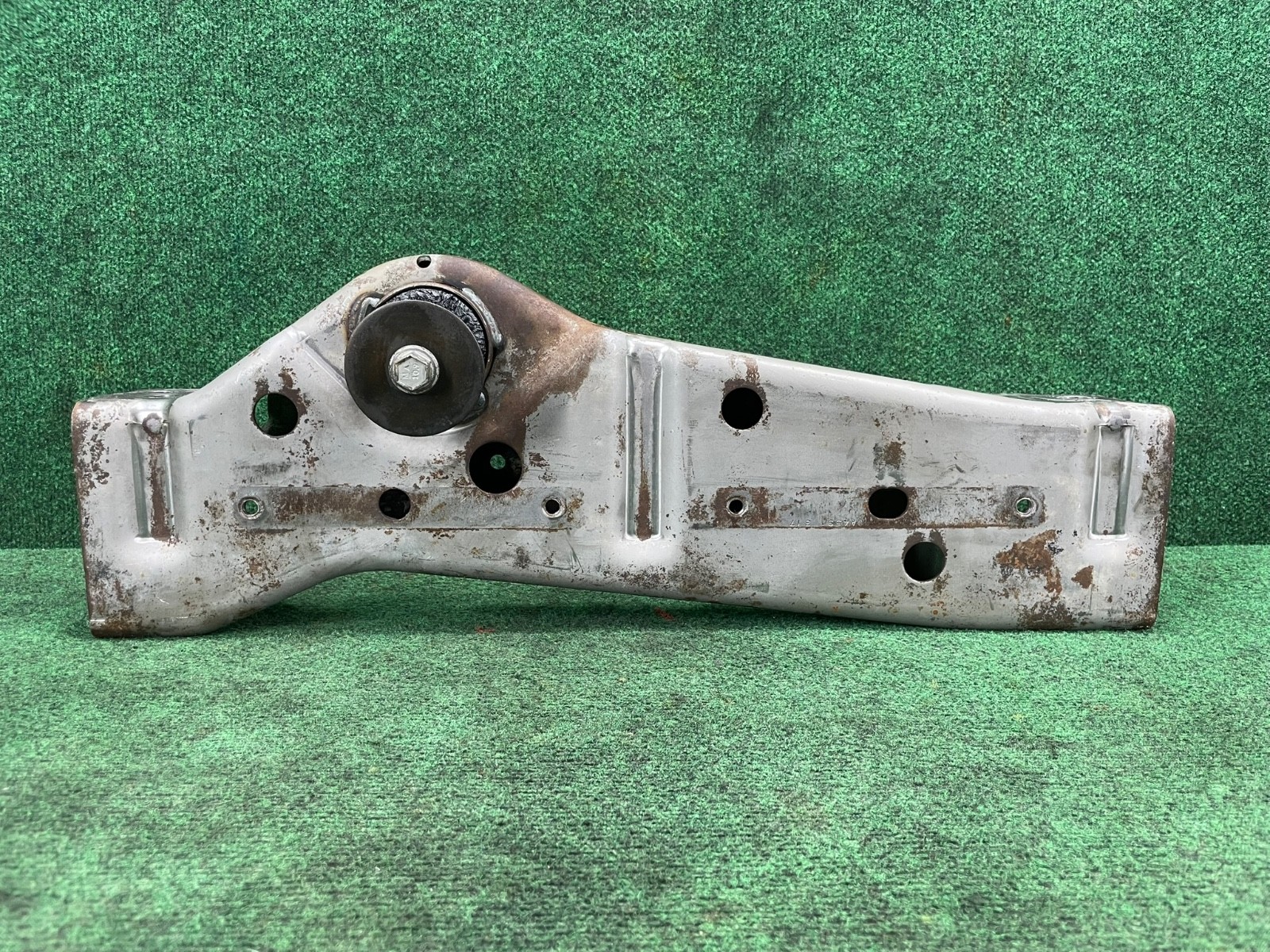 2003-2009 Hummer H2 Front Differential Carrier Mount Support Crossmember OEM