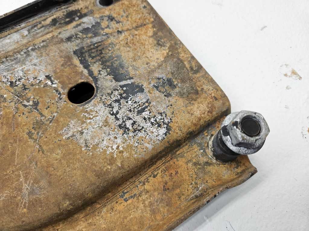 1988-2000 Chevy GMC K1500 Transmission Crossmember 4×4 Mount OEM 2957