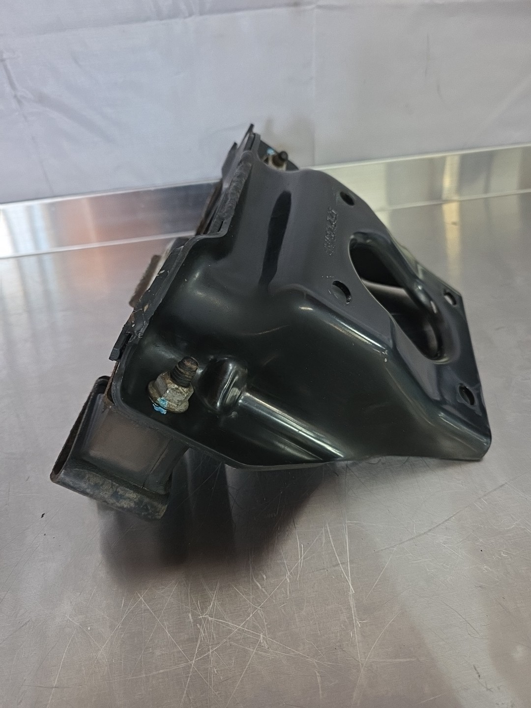 OEM Dodge Ram Cummins 48RE Automatic Transmission Bracket 2500 3500 52121487a