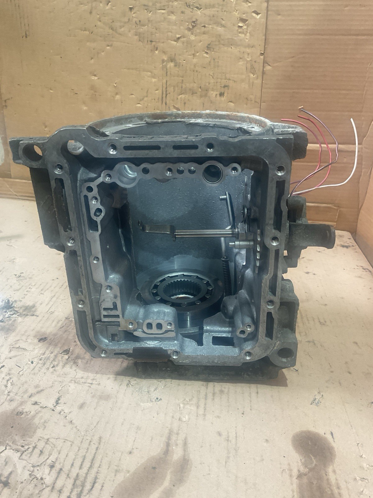 c4 1970 up case fill ford automatic trans replacement case only no vent push in
