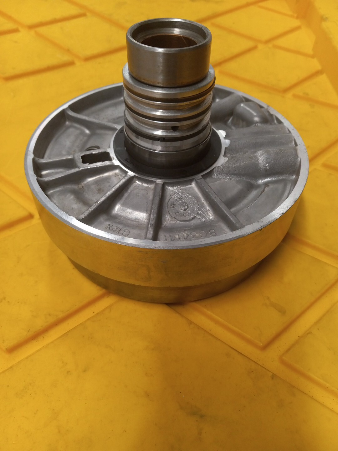 USED 200-4R CENTER SUPPORT WITH PISTON