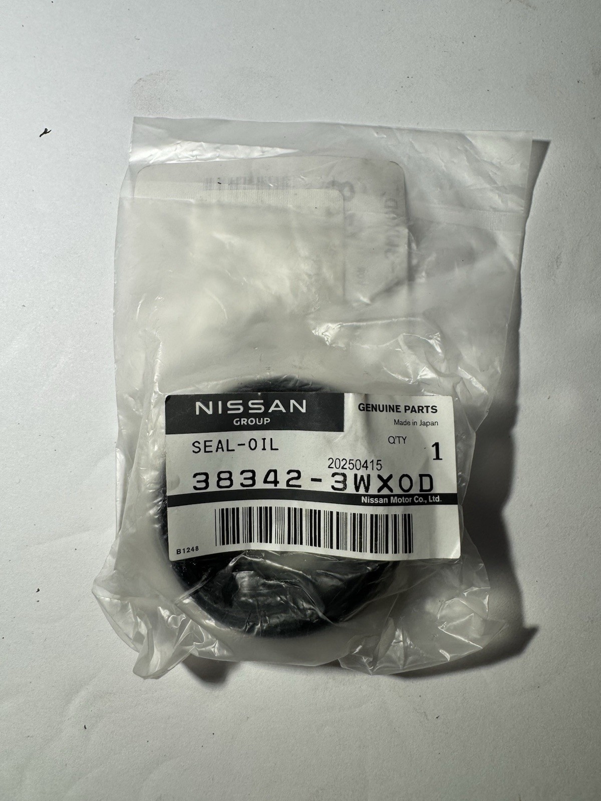 GENUINE OEM Transmission Case Differential Oil Seal for Nissan (38342-3WX0C)