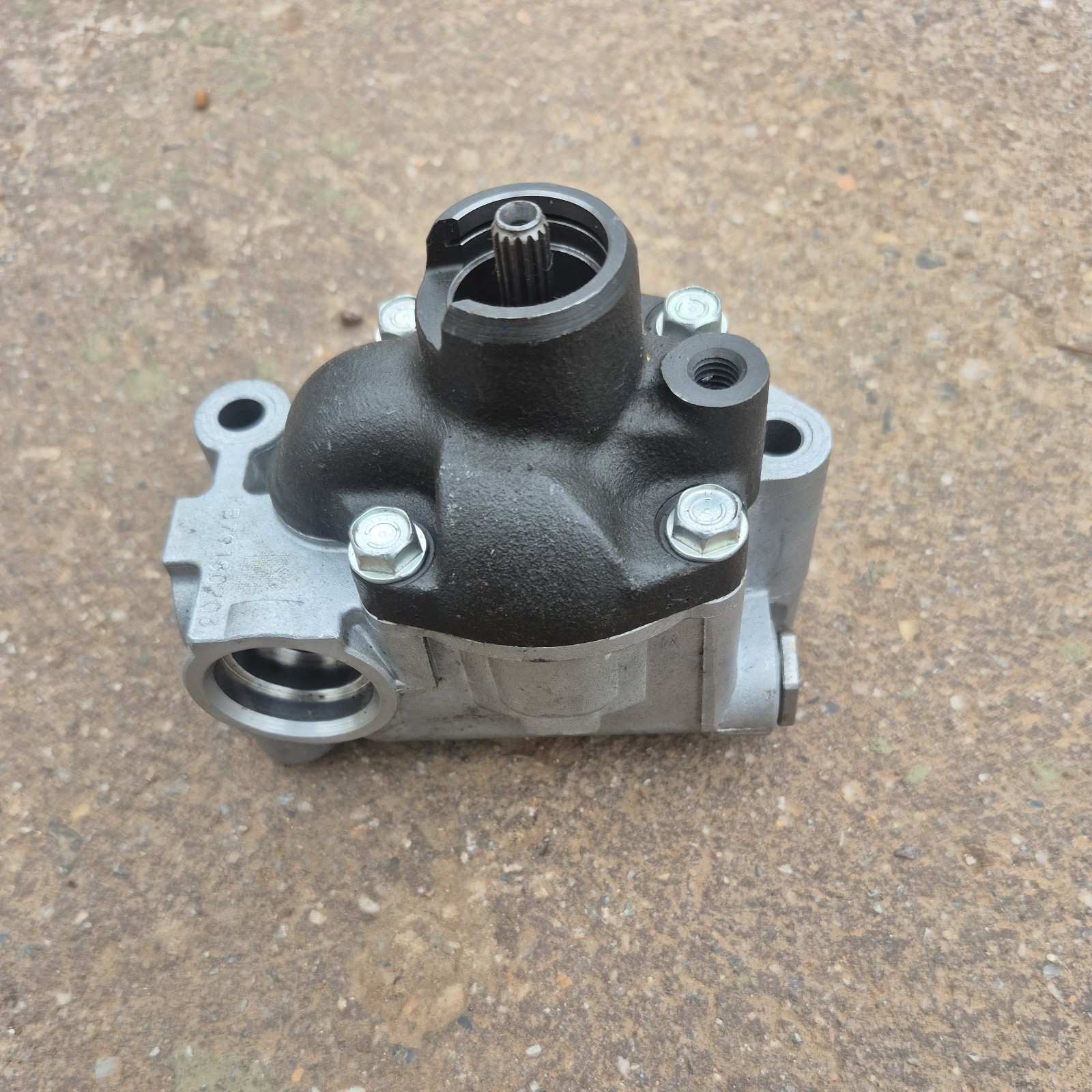 JF011E RE0F10A Transmission Oil Pump For NISSAN ROUGUE ROUGUE DODGE CALIBER