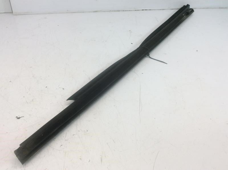 02-18 Nissan Titan Front Right Door Weatherstrip Seal Set V