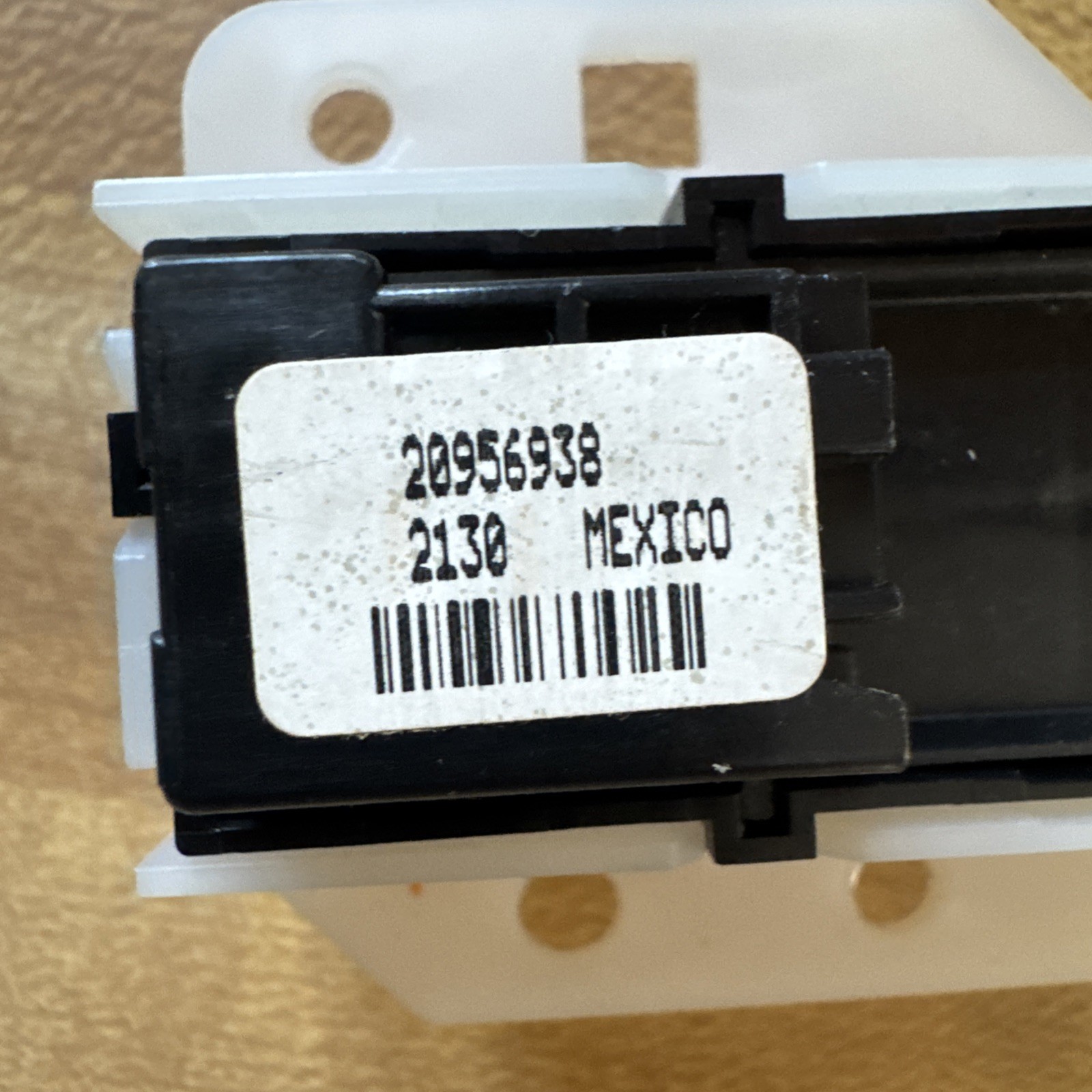 2010-17GMC Terrain Front Passenger-Side Door Lock Switch 20956938 GM Right OEM