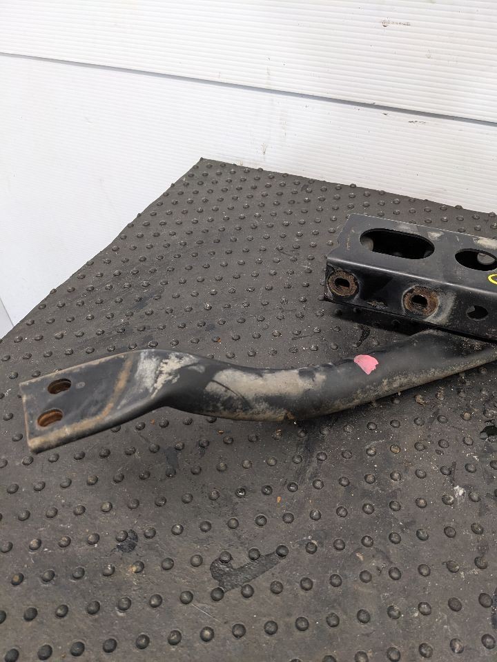 03-09 4 RUNNER Automatic Transmission AT 4×2 Crossmember Support Unit Fa 1185538