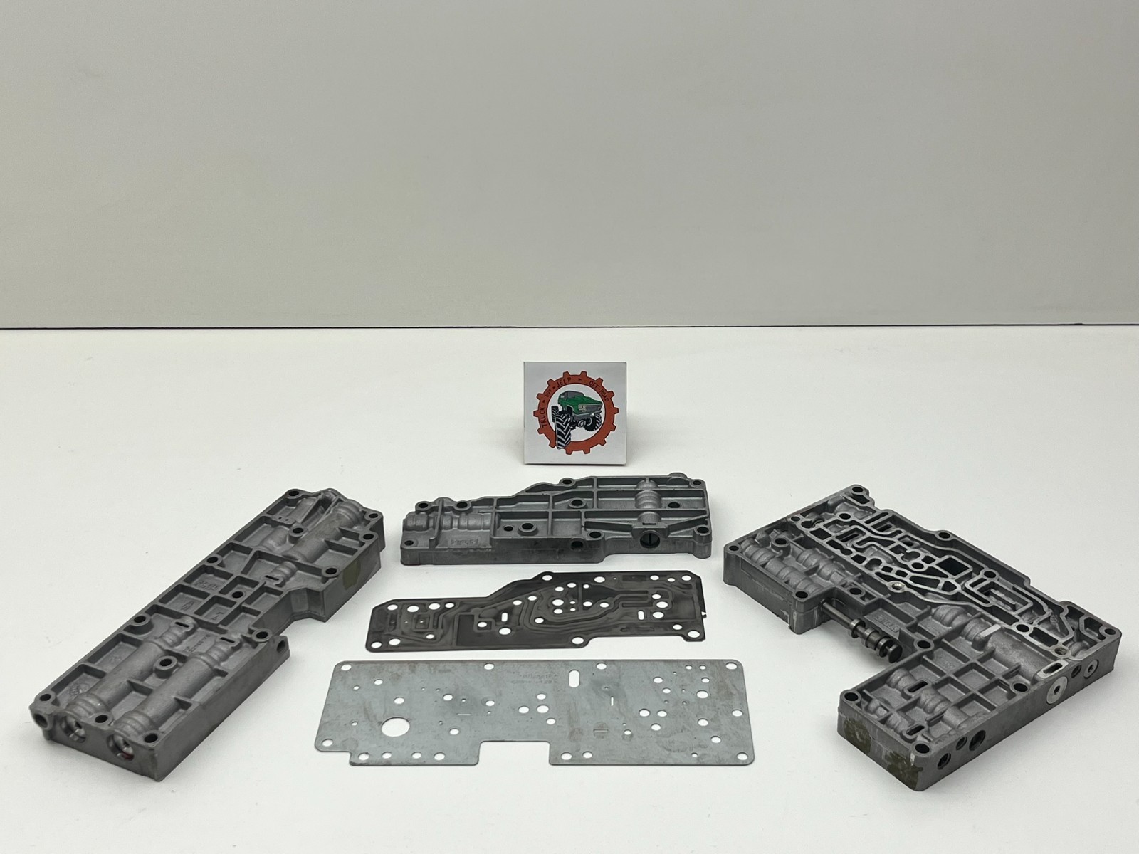 Ford 4R100 Lot Valve Body Parts FR-F6TP-76393-AB RFF6TP7A101 RFF6TP-7AO82-AB