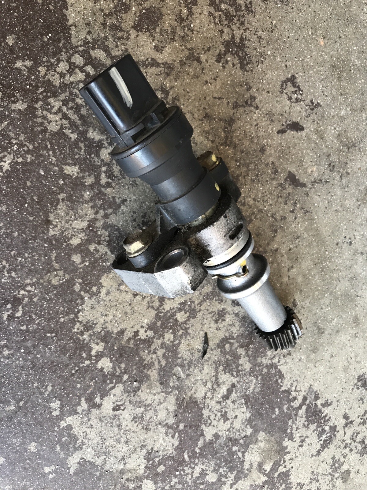 Used 94-01 Acura Integra automatic VSS vehicle speed sensor.