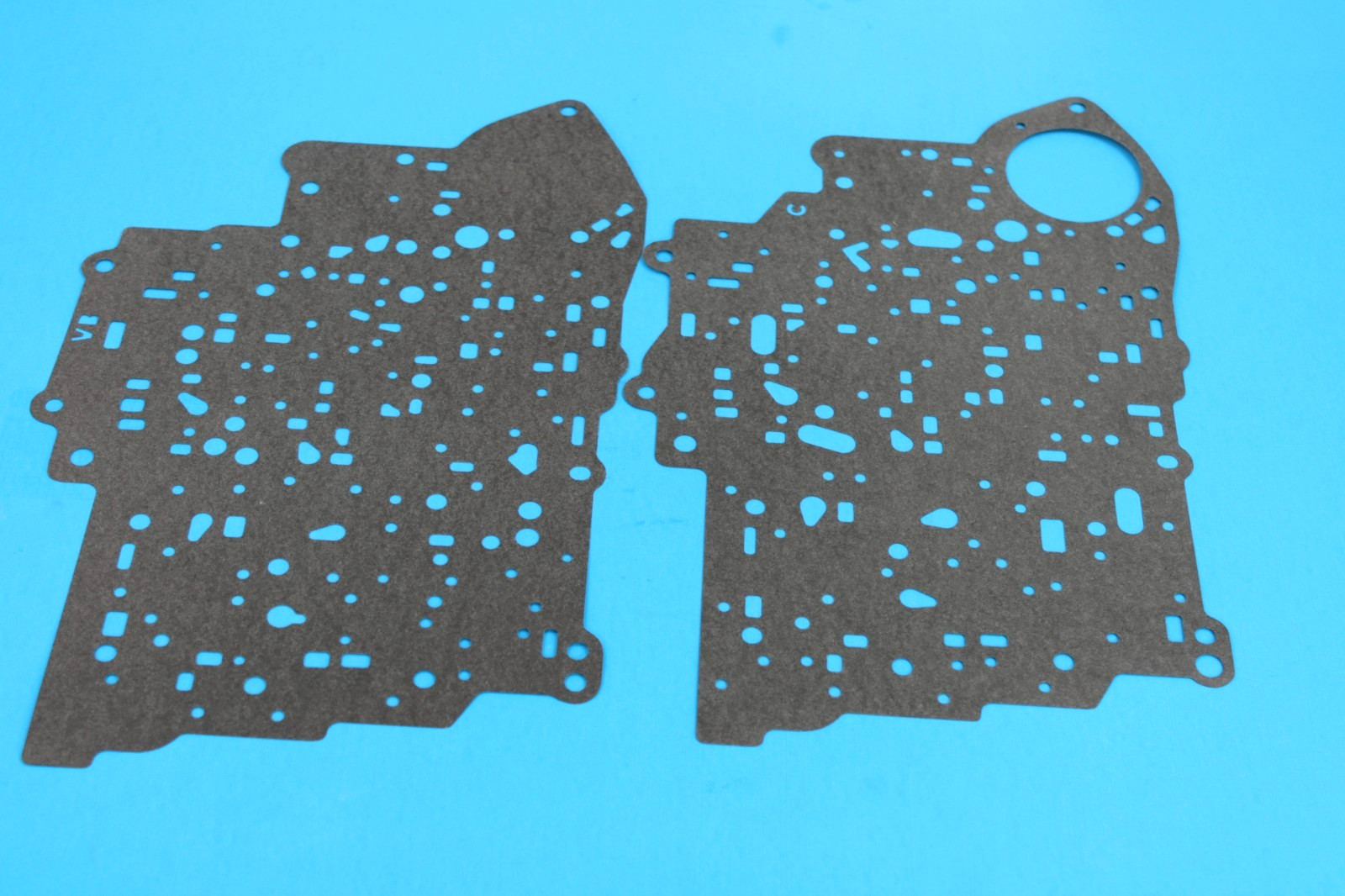 2004R Upper & Lower Valve Body Gasket Set All years TH200-4R 200R4 Both Gaskets