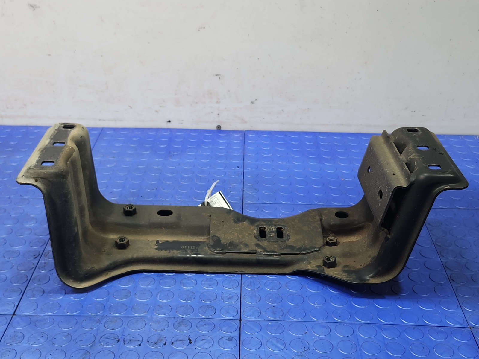 2011-2013 Dodge Durango Automatic Transmission Crossmember OEM 52124631AC