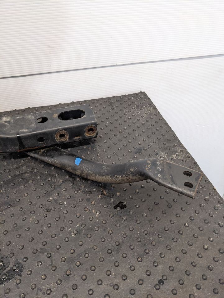 03-09 4 RUNNER Automatic Transmission AT 4×2 Crossmember Support Unit Fa 1185538