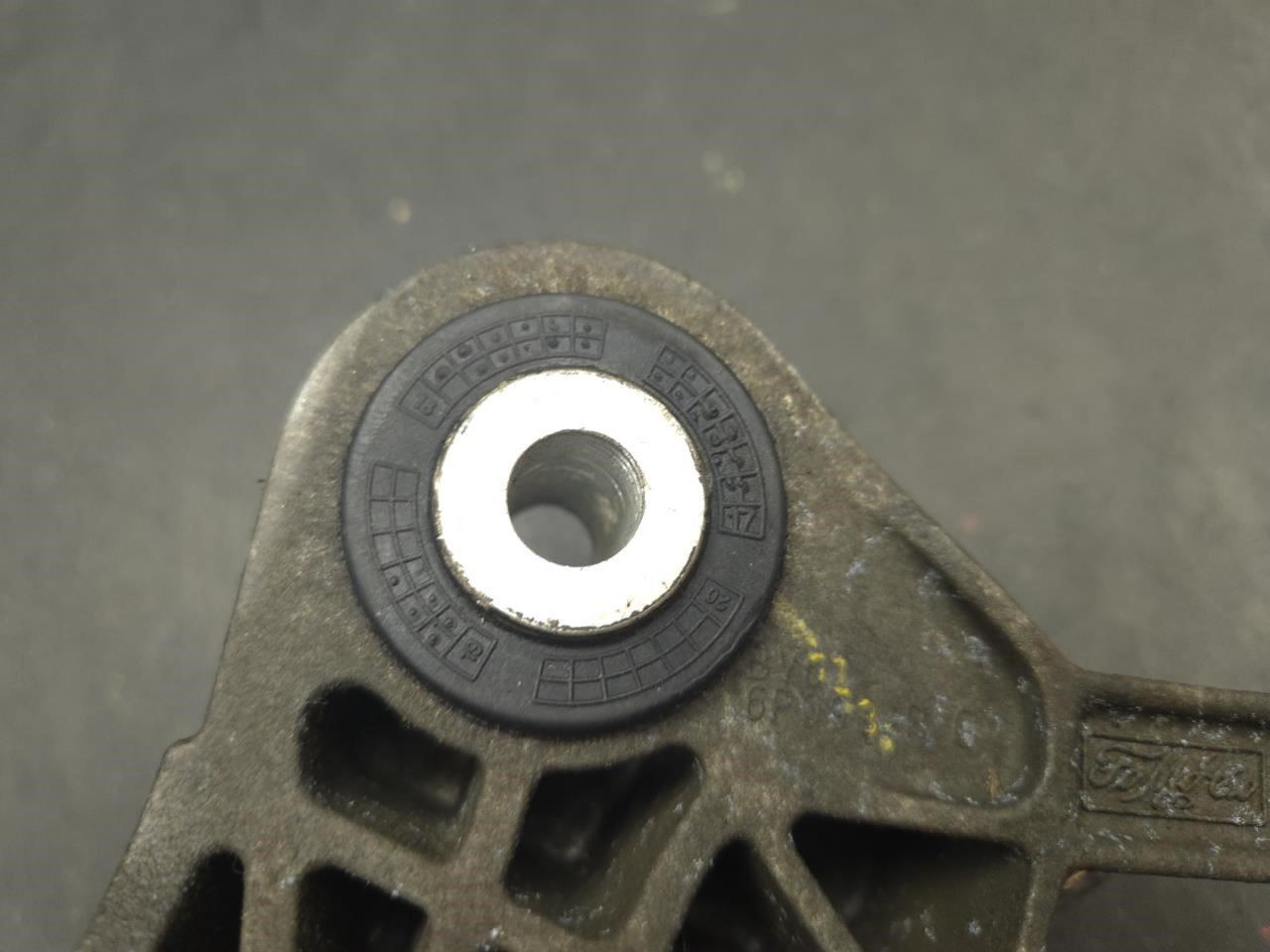 Transmission Mount Bracket 2019 Ford Escape BV6Z-6E042-C 2013 2014 2015 – 2018 X