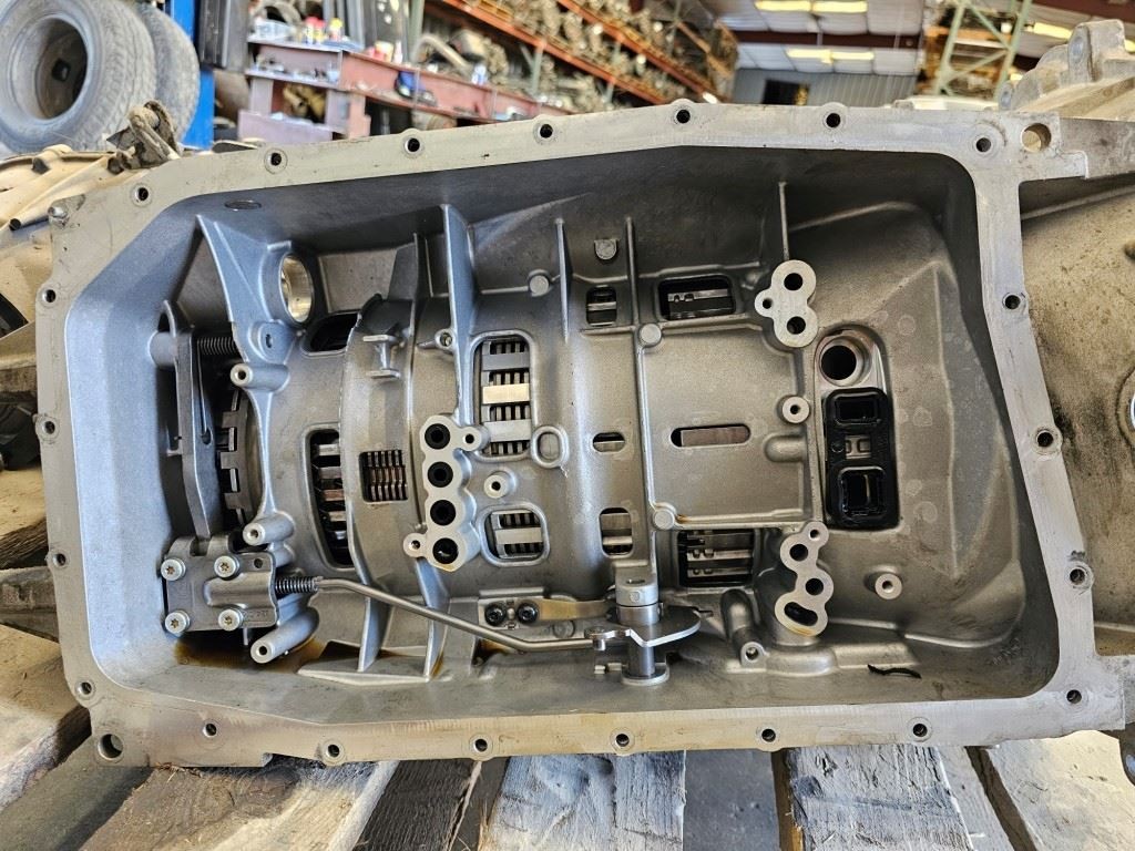 2004 JAGUAR XJR CORE FOR PARTS S/C TRANSMISSION NO VALVE BODY from G14391