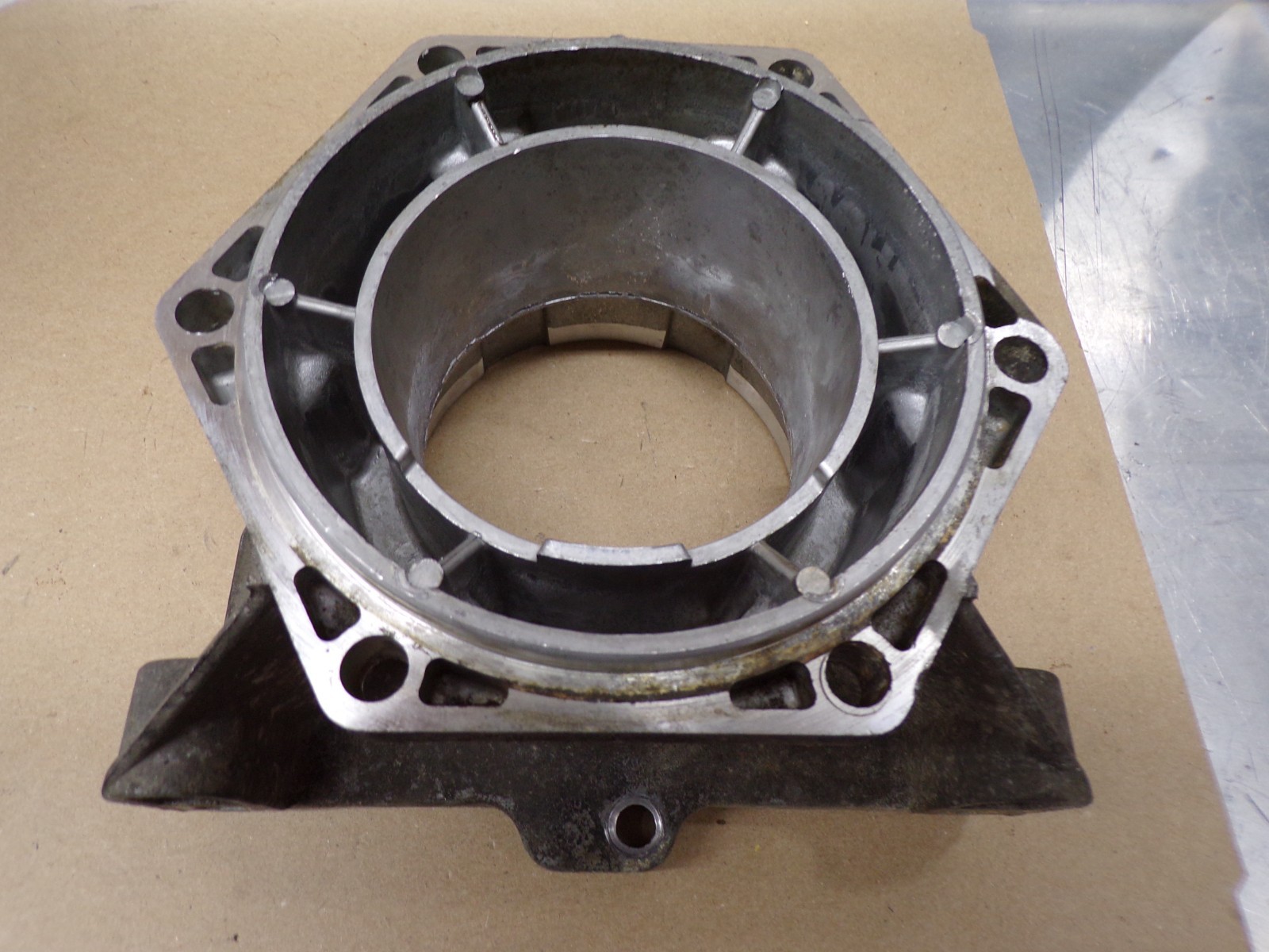 95-05 4l60E 4WD Extension Transfer Case Adapter 4×4 Housing 5 Bolt 15963696