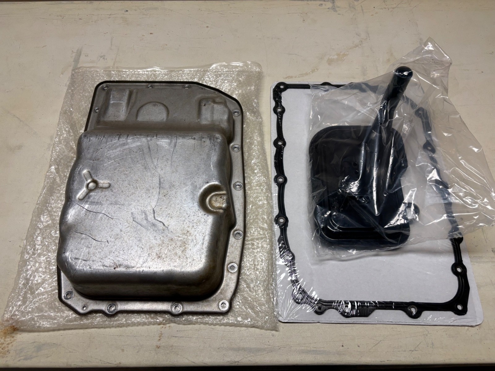 OEM GM Transmission Pan w/ Dorman Filter & Gasket, 6L80 – Used