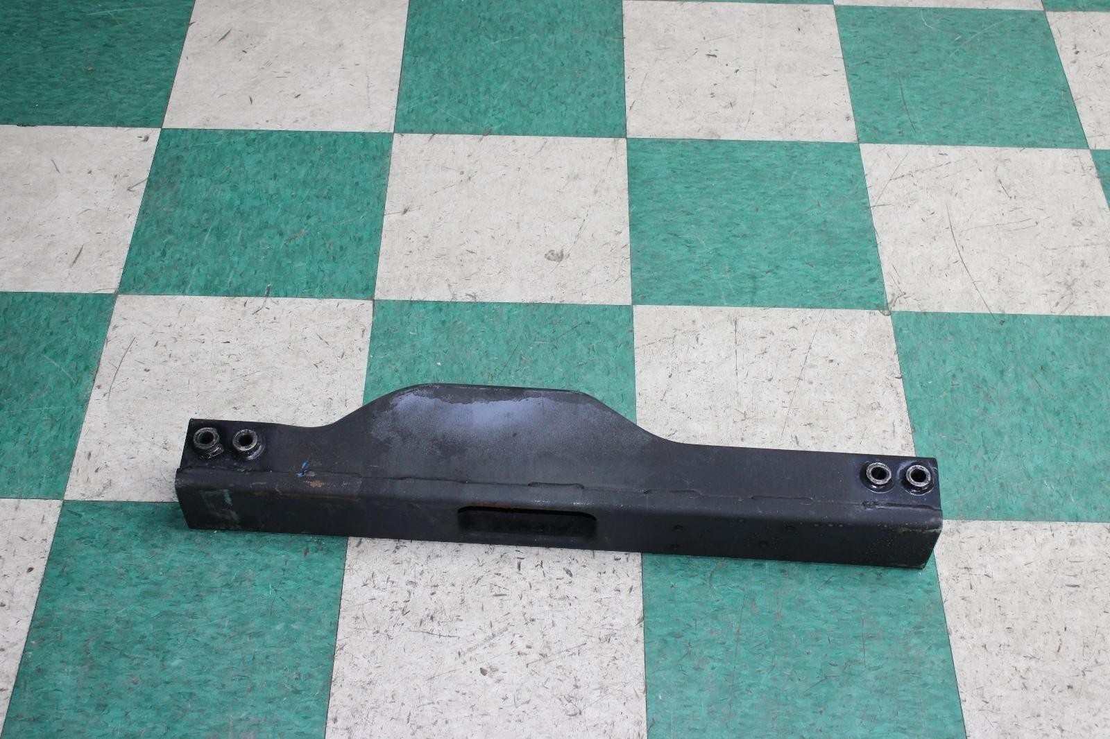 03-06 Avalanche 1500 Automatic Transmission Crossmember Support Cross Member WTY
