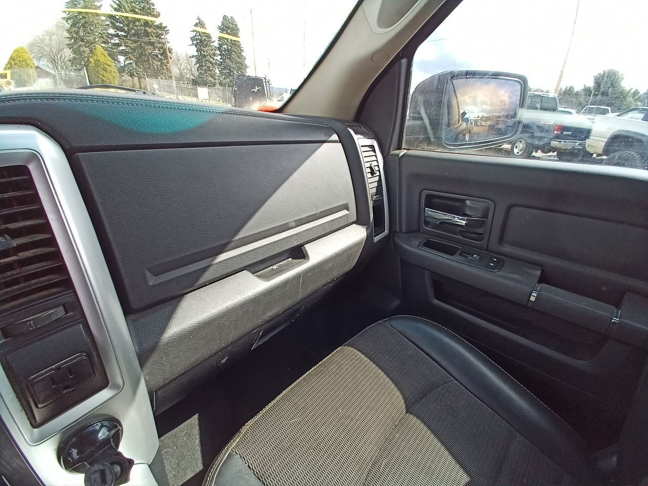 Automatic Transmission 147,697 Miles from 2012 Dodge Ram 1500 4×4 5.7L 11947630