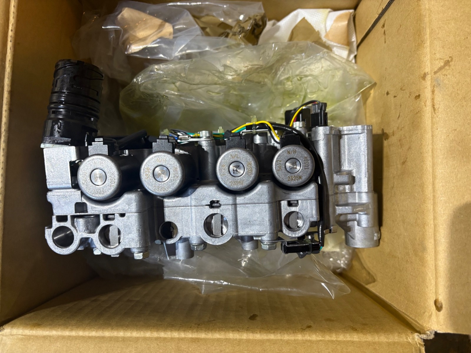 GM Genuine Parts Control Valve Body GM Part # 25205778