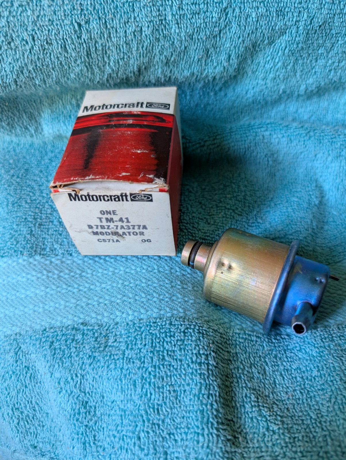 Motorcraft TM-41 D7BZ-7A377A Transmission Vacuum Modulator Ford USA brand new