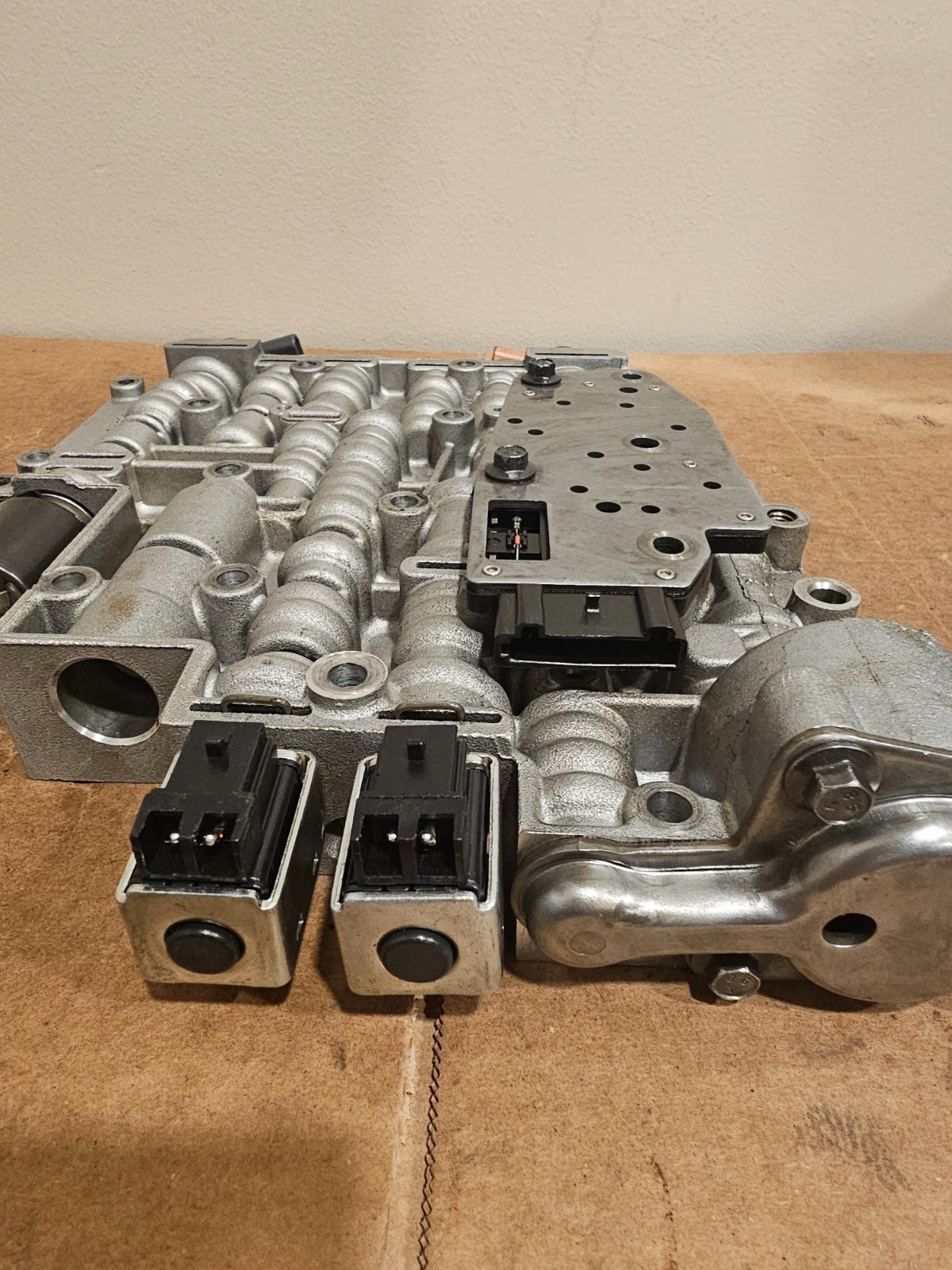 GM 4L60E 4L65E 4L70E Valve Body and solenoids 20032008 OEM G2U