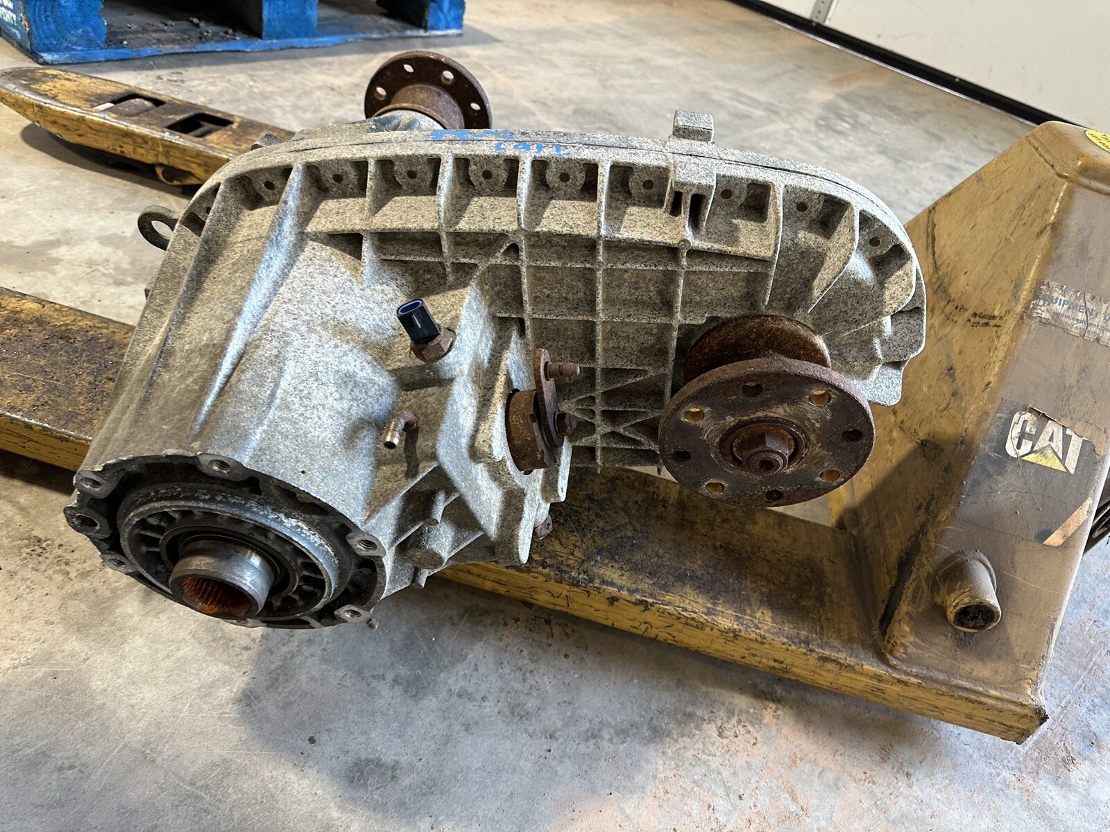 Transfer Case Manual Shift 4R100 Fits 99-04 FORD F250SD PICKUP 1288447