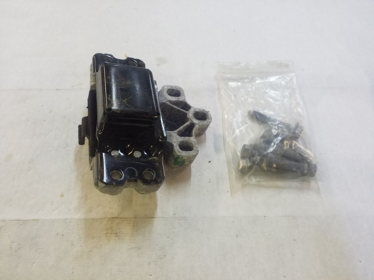 2.0L Top of Transmission Mount w/ Bolts | Fits 2013-2017 Volkswagen Jetta SW