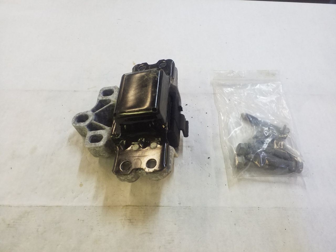 2.0L Top of Transmission Mount w/ Bolts | Fits 2013-2017 Volkswagen Jetta SW