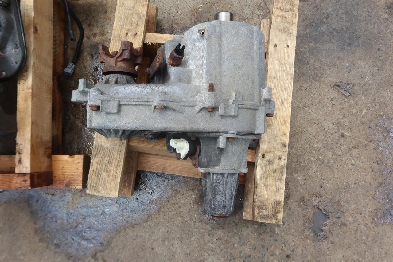 1987-1995 Jeep Wrangler YJ A/T 2.5L OEM Transfer Case Assembly 52098563
