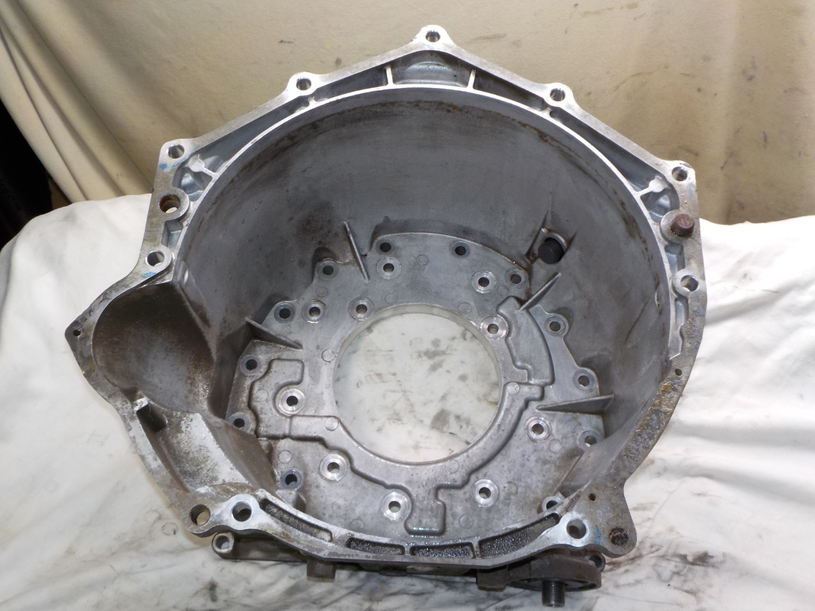 01 02 GMC Sierra 2500HD 3500 6.6 LB7 Allison 1000 transmission bell housing