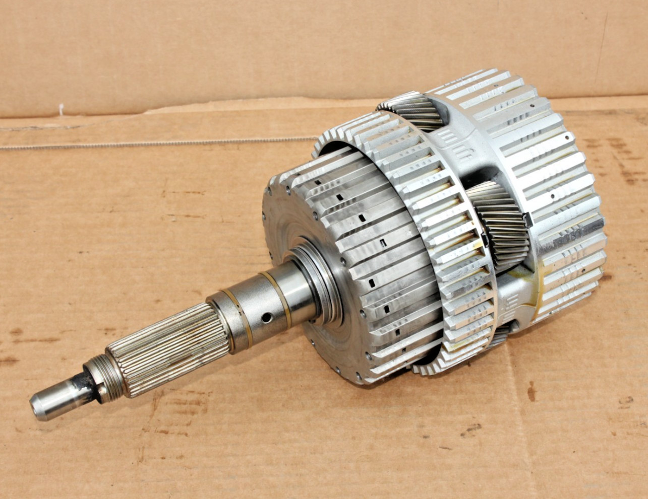 722.9, CENTER PLANET & OUTPUT SHAFT, 4 GEAR, W/NIPPLE, 13-1/2″ LONG