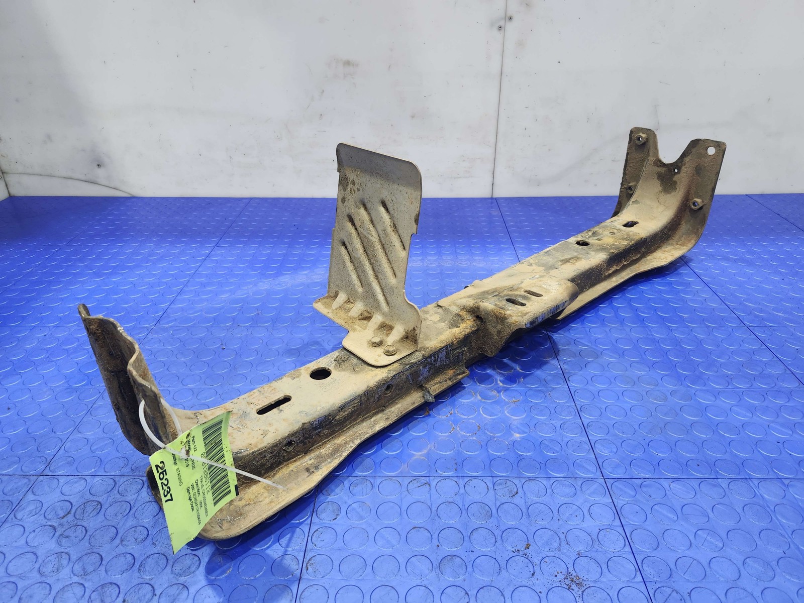 17-23 Chevy Express Automatic Transmission Crossmember Support OEM 84359387
