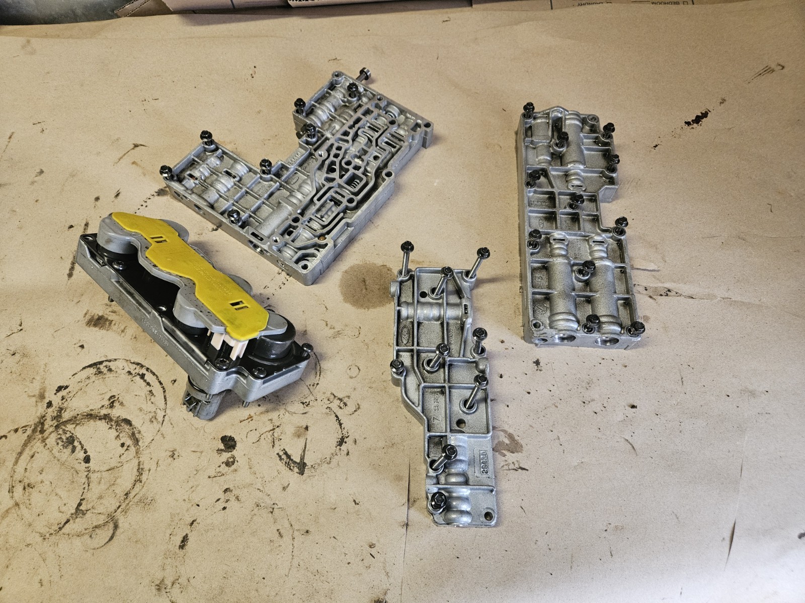 OEM 2000 F350 7.3 4R100 VALVE BODY PARTS