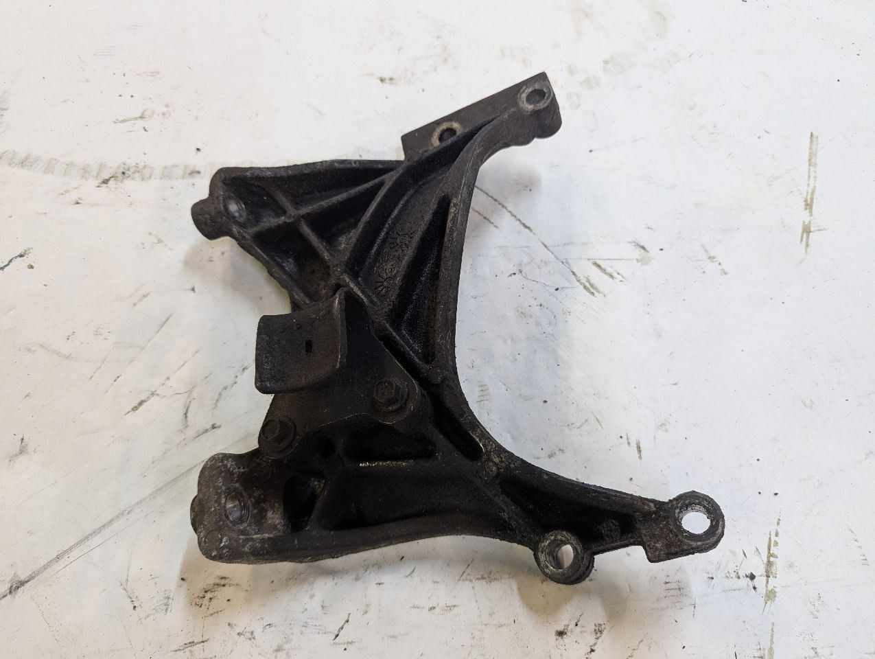 1.9L Manual Transmission Engine Bracket | Fits 1995-1997 Saturn S Series