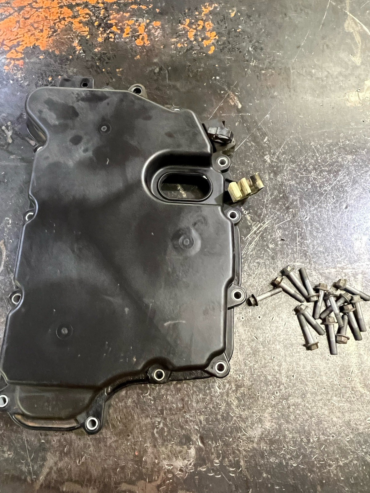 Chevy Malibu 2.5 L 2013 6T40 Auto Trans 2JJW Valve Body Side Cover With Bolts