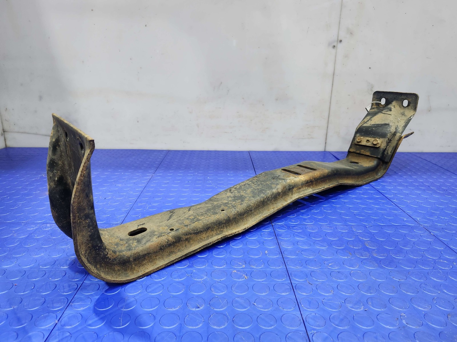 05-10 Ford F-250 F-350 4×4 Automatic Transmission Crossmember Support OEM