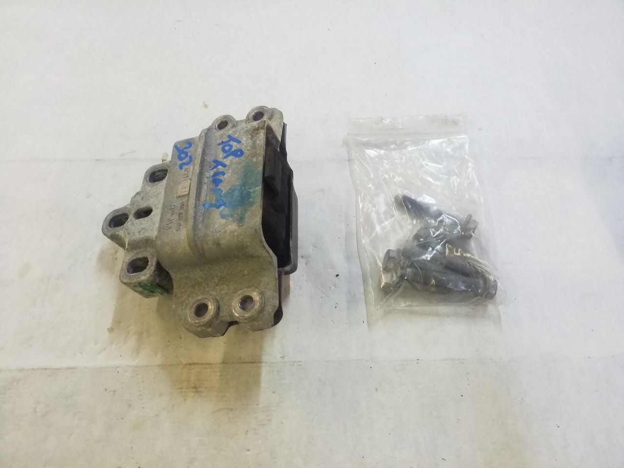2.0L Top of Transmission Mount w/ Bolts | Fits 2013-2017 Volkswagen Jetta SW