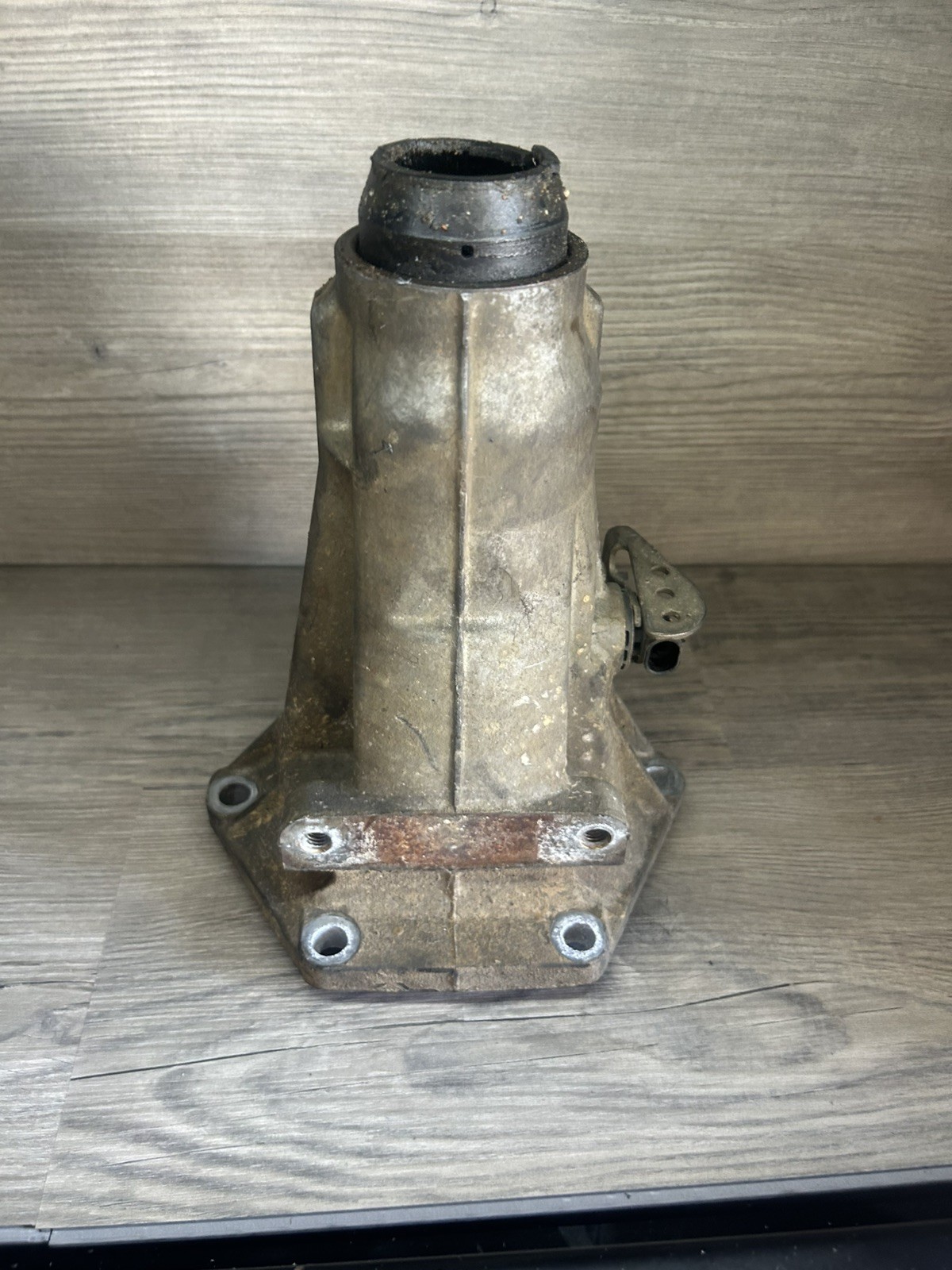 GM Extension Housing CAST # 24208015 24208015-5