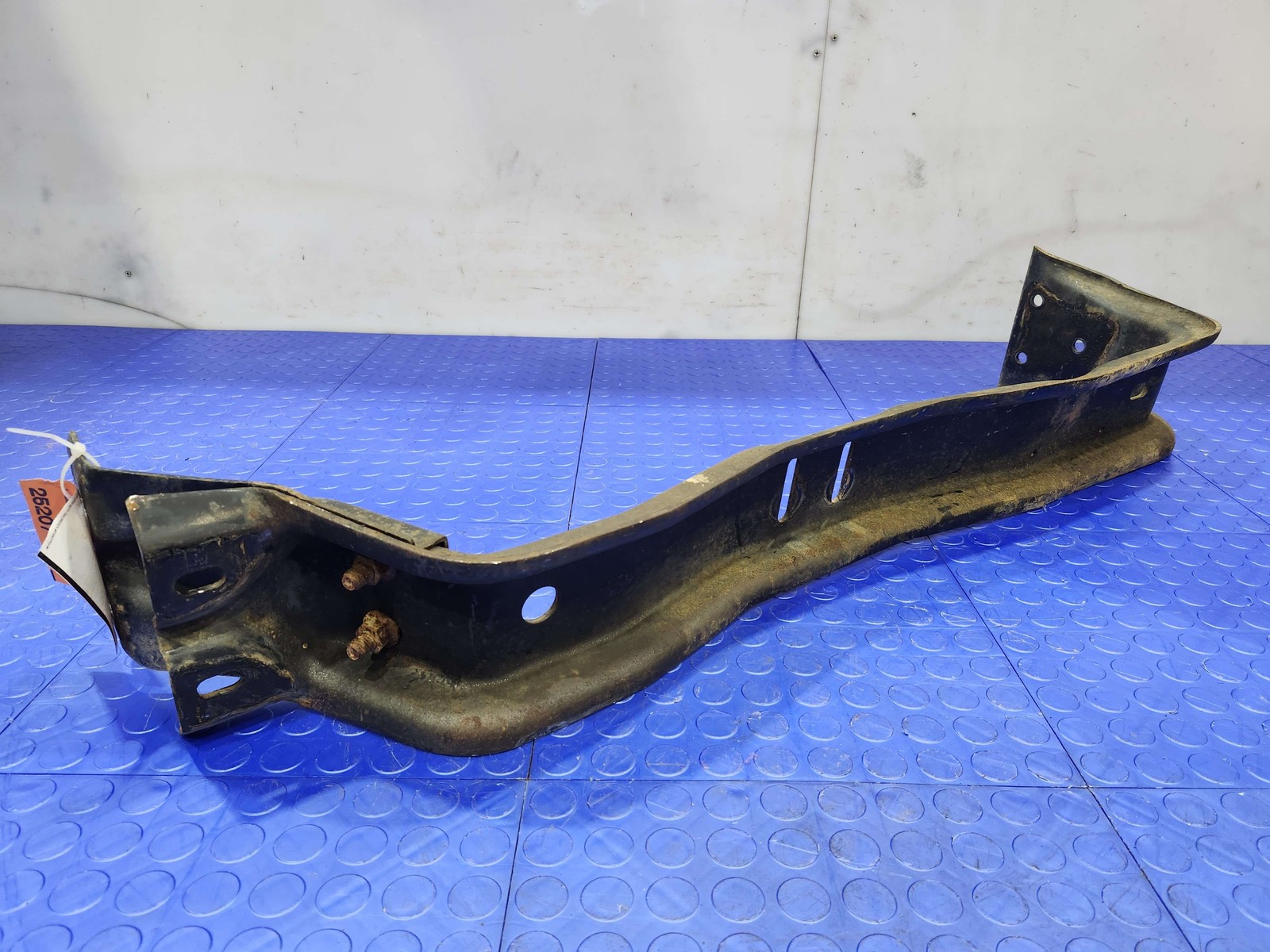 05-10 Ford F-250 F-350 4×4 Automatic Transmission Crossmember Support OEM