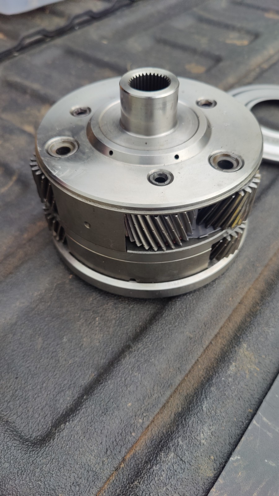 6L80 TRANSMISSION OUTPUT PLANET W/ SUN GEARS 24224853 2006 & UP ***USED***