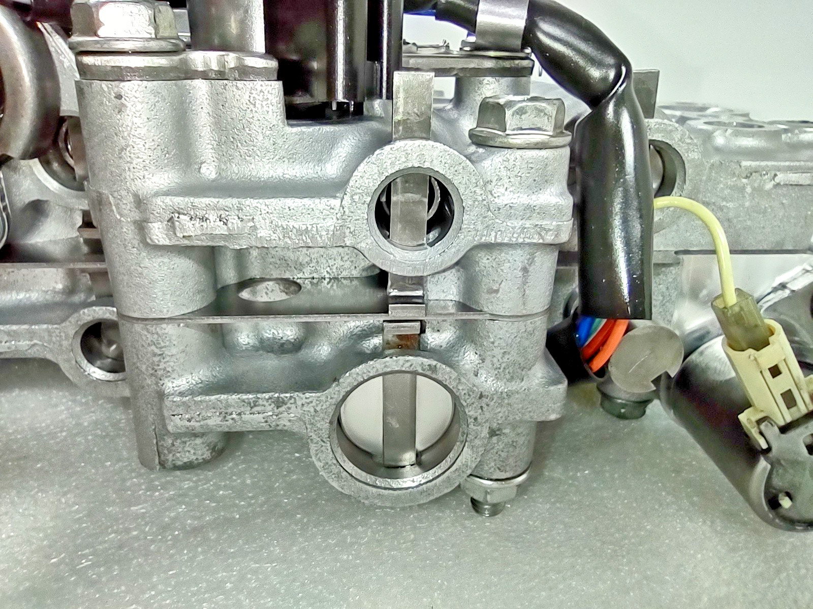 163740A TR690 CVT Transmission Valve Body Compatible With Subar-u Levorg Outbac-